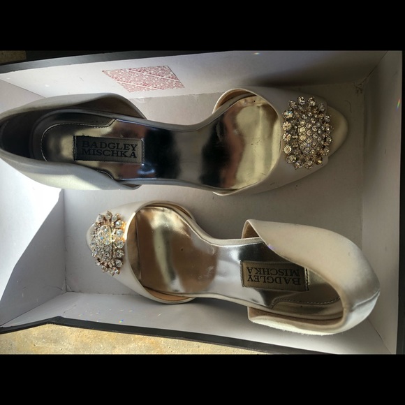 White satin dress shoes size 8.5 - Picture 2 of 5